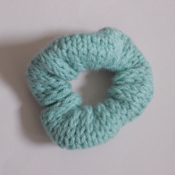 Handmade Women’s Chunky Knit Teal Headband and Scrunchie Set - Picture 6 of 7